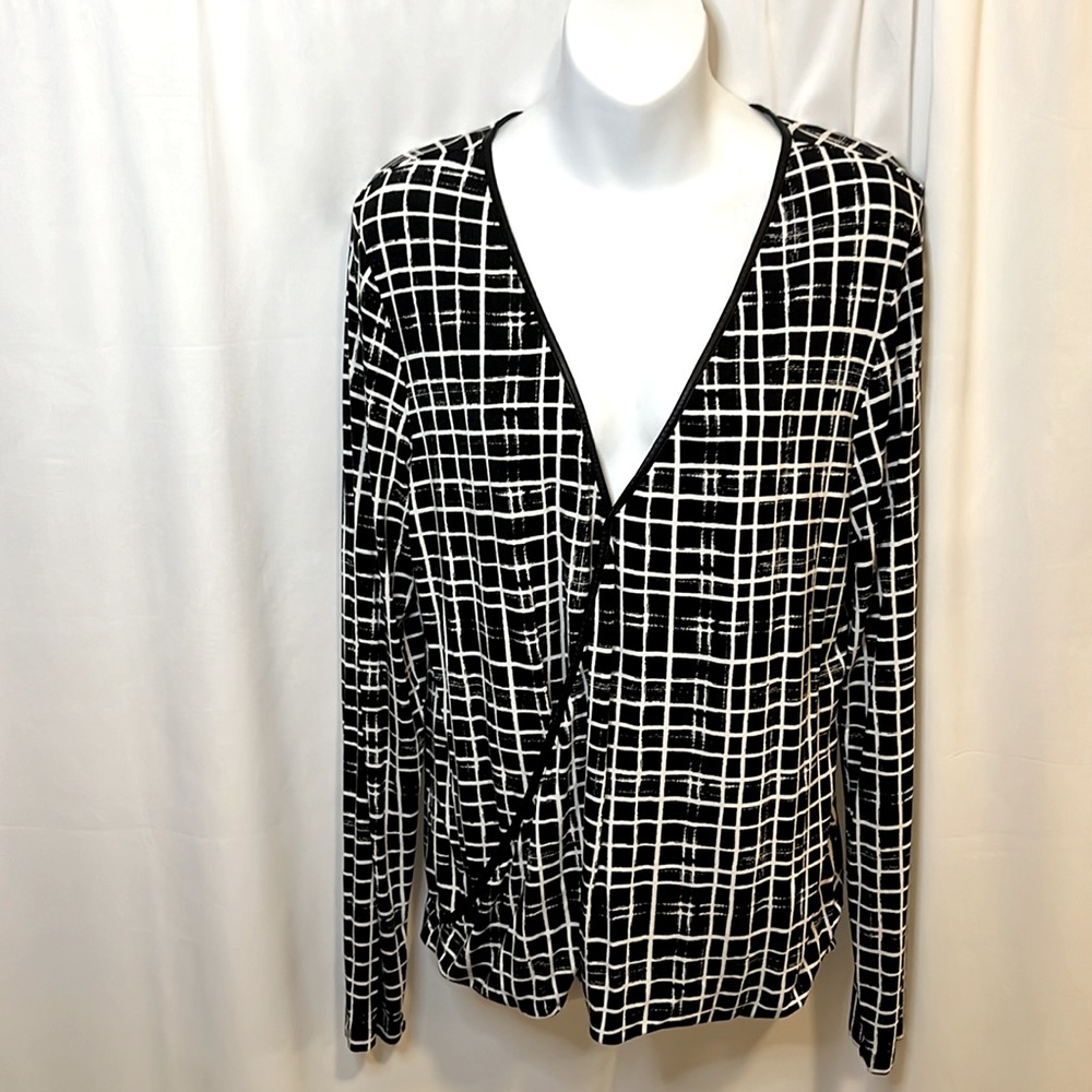 TART Long Sleeve Stretch Crossover V-neck Top with Black & White Pattern Size L